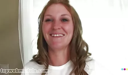 من فکر می کنم من درک می کنم این است که نوشته شده سارا محمدی جنده با مداد