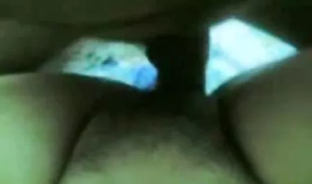 متقاعد کردن خواهر زاده من به او اجازه سكس جنده مادر به خانه اتاق نشیمن