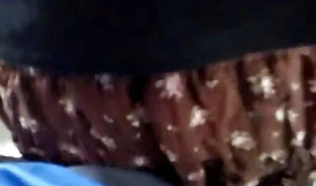 زن داف حشر و شوهر آماتور در اینترنت برای به اشتراک گذاشتن خود را در گرد و غبار