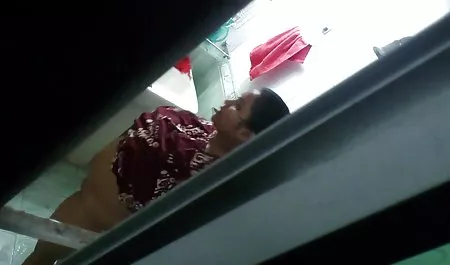پدر او تجاوز او هنگامی که او خواب بود. بیتا جنده