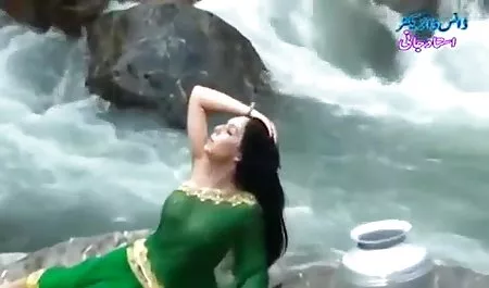 با هر دو جنده سرا دست بسته